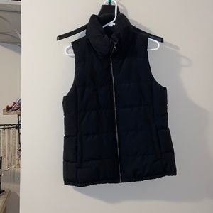 Black puffer vest, old navy Medium